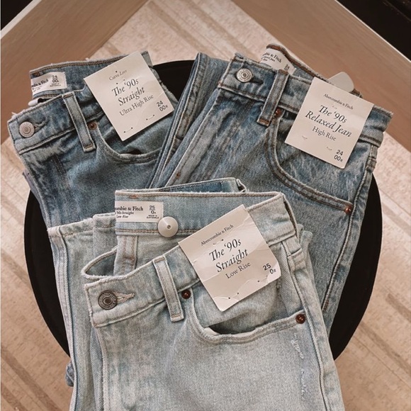 Abercrombie & Fitch Denim - Abercrombie high rise mom jean EUC